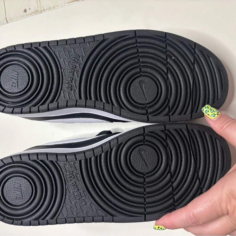 Nike Court Borough Low 2 Sneakers Black White Size Youth 7 Womens 8.5 Mens 7